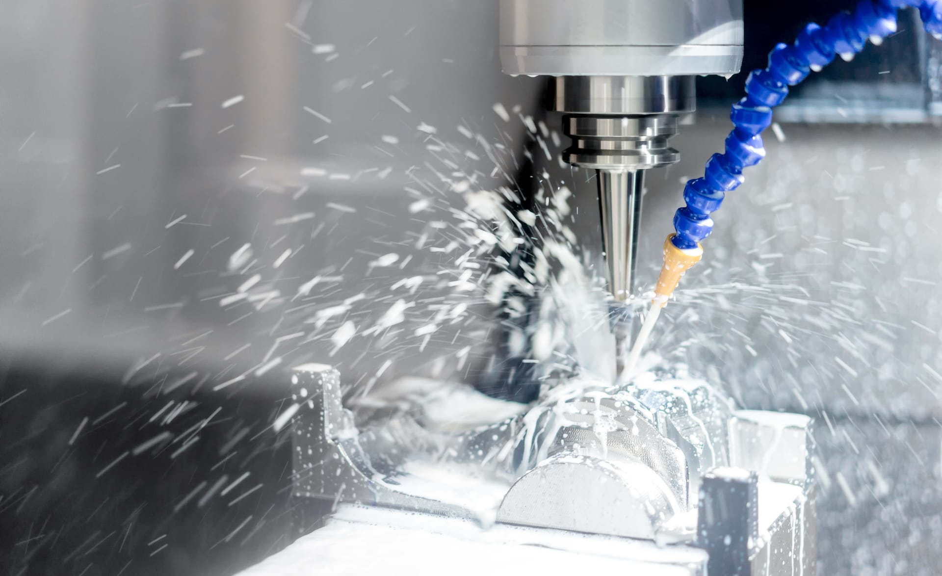 Professionelle Metall Verarbeitung: Zeichnungsteile, Sonderschrauben und mehr aus einer Hand