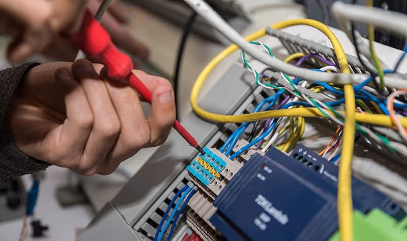 Elektriker Notdienst in der Nähe: Wie Sie im Notfall Richtig Handeln