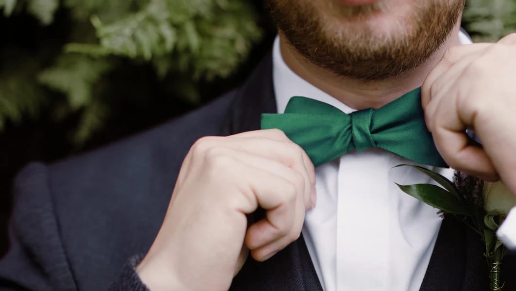 Die Vielseitigkeit der Grüne Fliegen: Dein Stil für Hochzeiten, Galas und Mehr