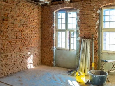 Altbau sanieren leicht gemacht: Wie Sie mit Stretchdecken und modernen Renovierungstechniken alte Gebäude aufpeppen