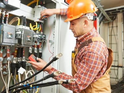 Prüfung elektrischer Anlagen: Was passiert, wenn sie vernachlässigt wird?