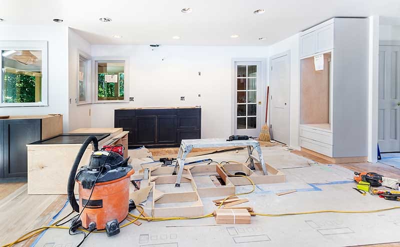 Altbau sanieren leicht gemacht: Wie Sie mit Stretchdecken und modernen Renovierungstechniken alte Gebäude aufpeppen