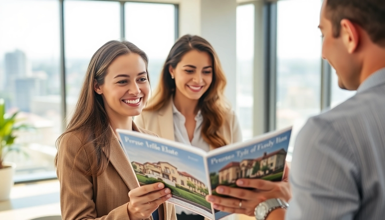 Immobilienmakler Frankfurt Preungesheim zeigt Kunden ein Immobilienexposé.