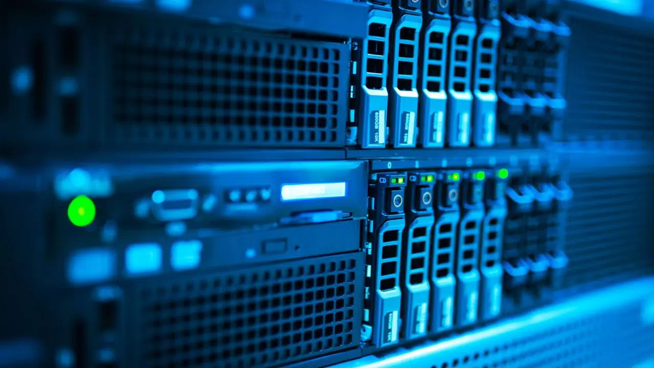 Dedizierten Server anschaffen vs. Shared Hosting: Warum sich die Investition lohnt