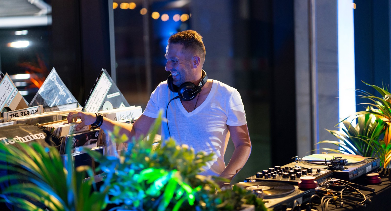 Harmonisiertes Glück: Die Reise des Hochzeits-DJs